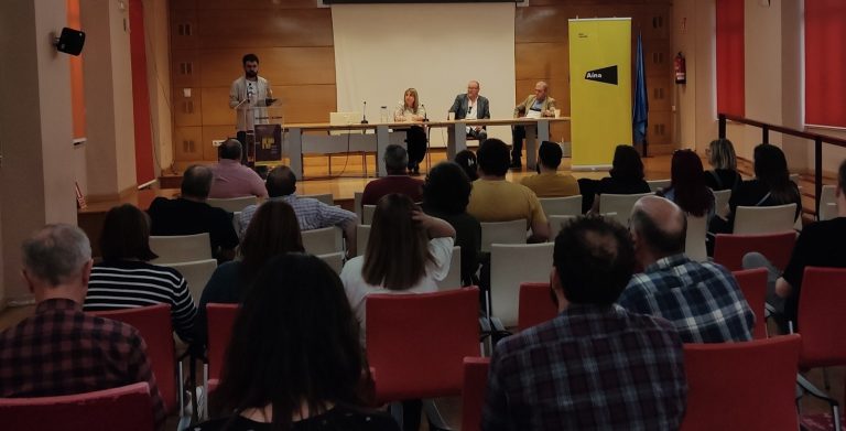 Les Cercaníes Ferroviaries nel Nalón protagonizaron la primer mesa redonda d’Aína en Llangréu