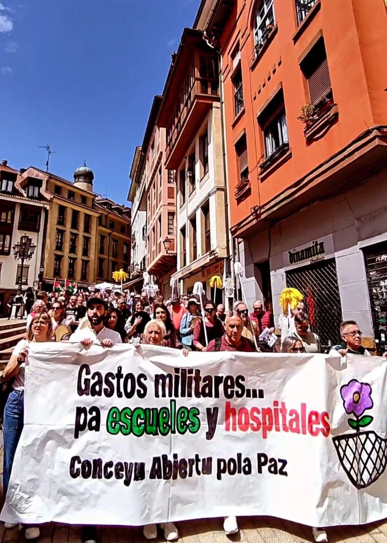 Participamos na manifestación antibelicista del 25 de mayu